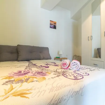 • Charming ǀ Near City Mall ǀ 1br • Apartment *